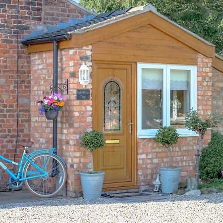 Saughall Mill Farm Cottage Chester Exterior foto