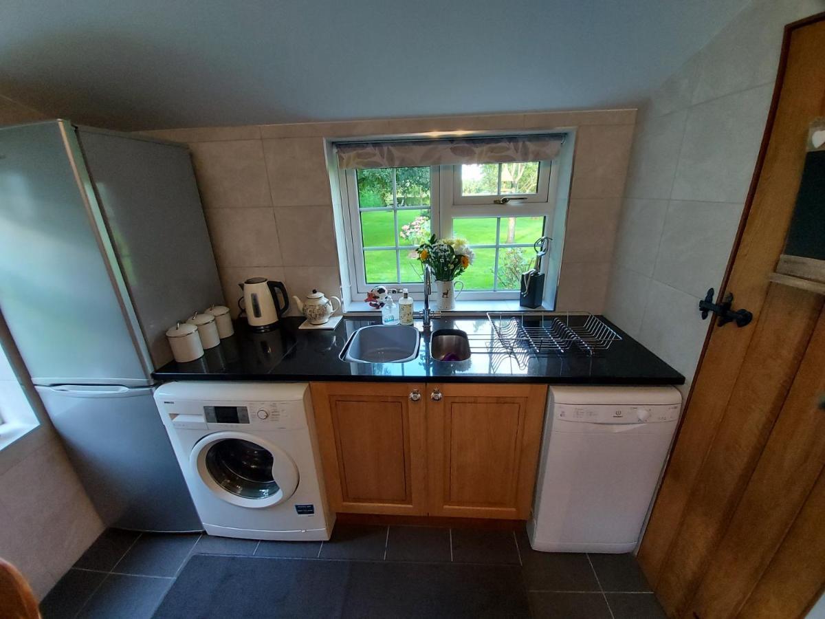 Saughall Mill Farm Cottage Chester Exterior foto